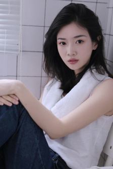 女生穿校服上厕所
