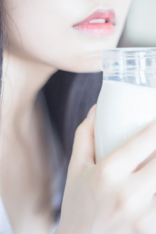 砸钱宝马女